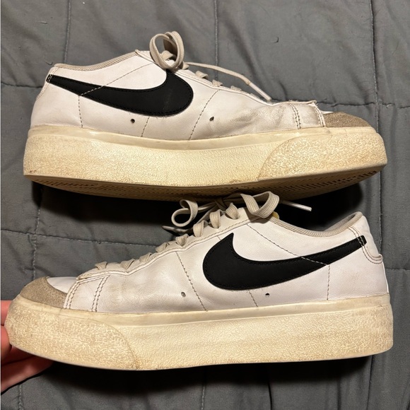 NIKE Women’s Blazer Low Platform Sneakers Size 9 - Picture 5 of 9